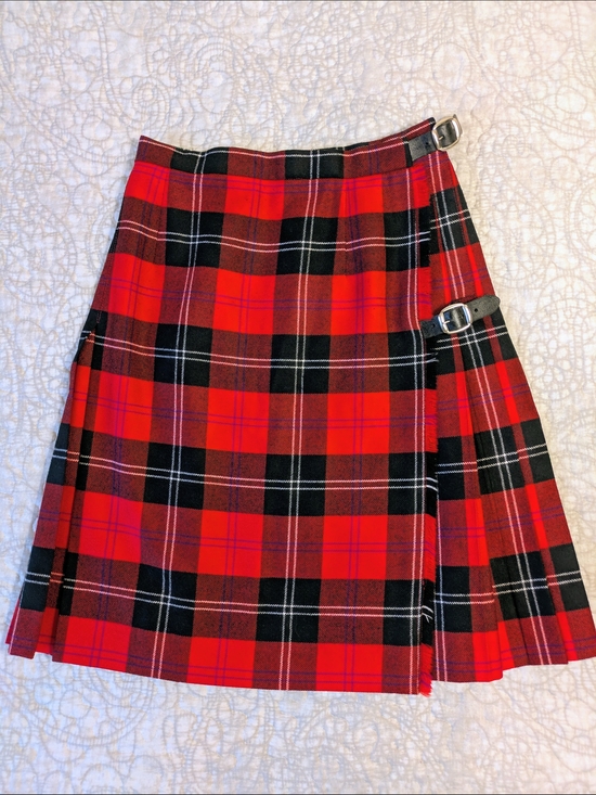 GLENGARY Scotland Dresses & Skirts - Glengary Scotland Vintage 100% Wool Tartan Wrap Pleated Skirt with Buckle Detail
